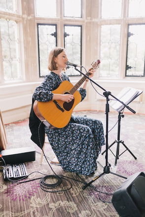 Sian Summers - Singer Guitarists from Nottinghamshire