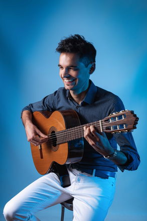 Nareik Bardolia - Classical Guitarists from London