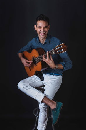 Nareik Bardolia - Classical Guitarists from London
