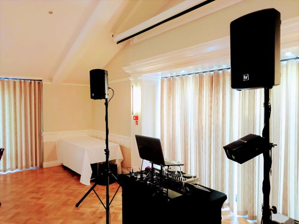 Steeve Mills - Wedding & Party DJs from London