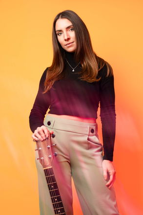 Lianne Kay - Singer Guitarists from Dorset