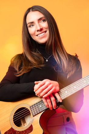 Lianne Kay - Singer Guitarists from Dorset