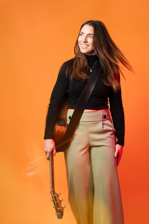 Lianne Kay - Singer Guitarists from Dorset