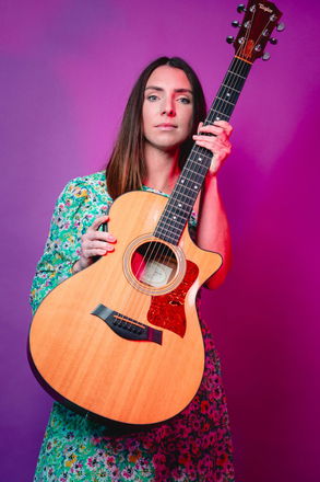 Lianne Kay - Singer Guitarists from Dorset