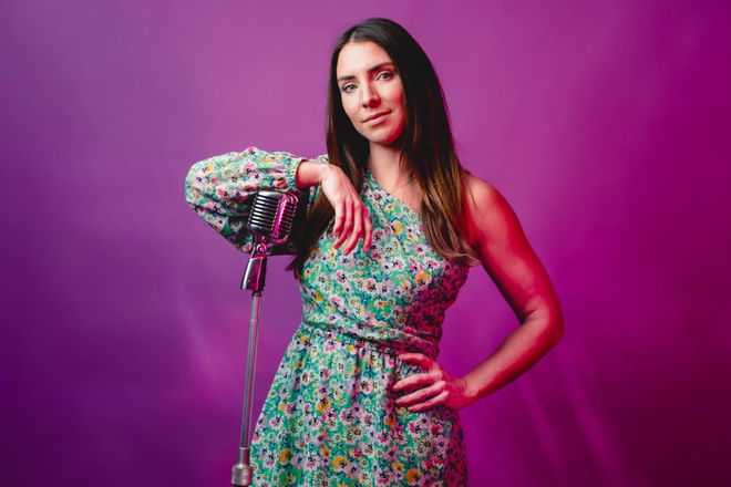 Lianne Kay - Singer Guitarists from Dorset