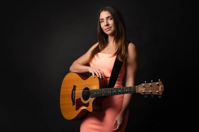 Lianne Kay - Singer Guitarists from Dorset