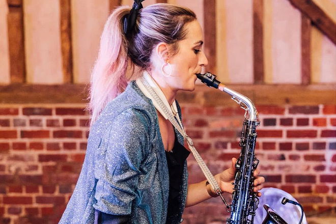 Lizzie B Sax - Saxophone Players from Berkshire