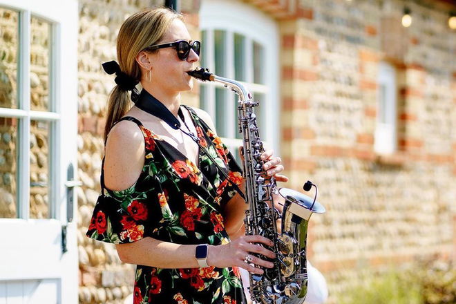 Lizzie B Sax - Saxophone Players from Berkshire
