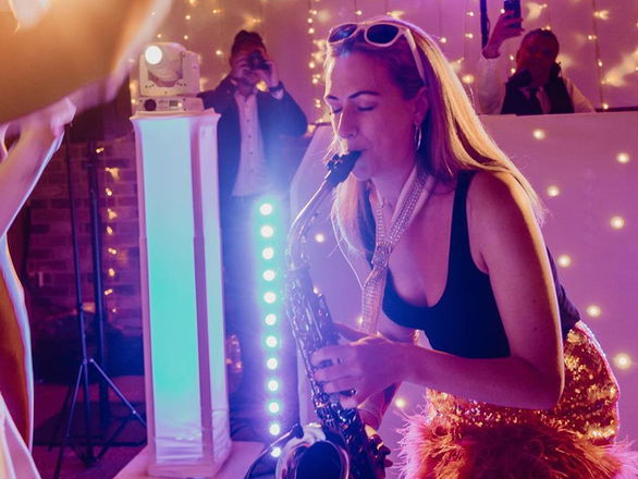 Lizzie B Sax - Saxophonists from Berkshire