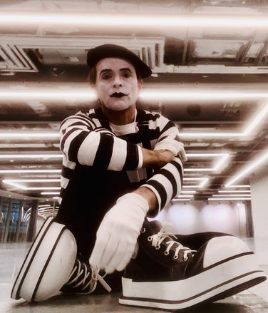 Mime Artists Inc - Street Entertainers from Oxfordshire