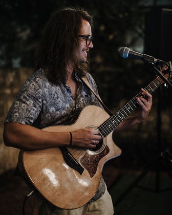 Oliver Archer - Singer Guitarists from London