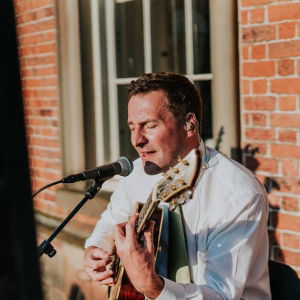 Owen H - Acoustic Singer Guitarists from Staffordshire
