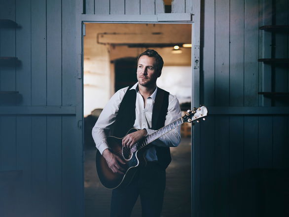 Owen H - Acoustic Singer Guitarists from Staffordshire