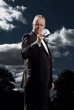 Daz The Close Up Magician - Magicians from Kent