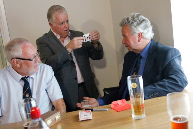 Daz The Close Up Magician - Magicians from Kent