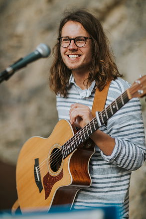 Oliver Archer - Singer Guitarists from London