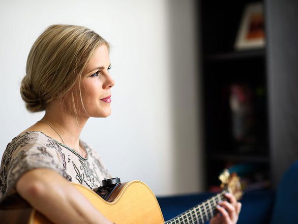 LJ - Acoustic Singer Guitarists from London