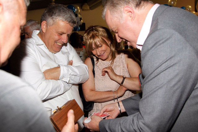 Daz The Close Up Magician - Magicians from Kent