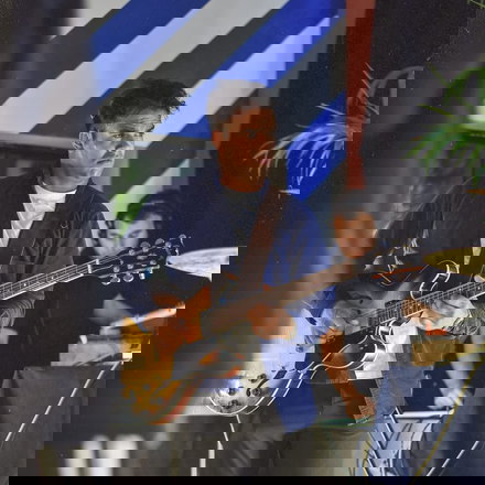 Jamie B - Singer Guitarists from London