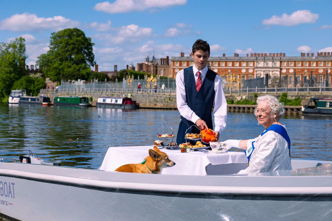 Queen Elizabeth Lookalike - Lookalikes from Surrey