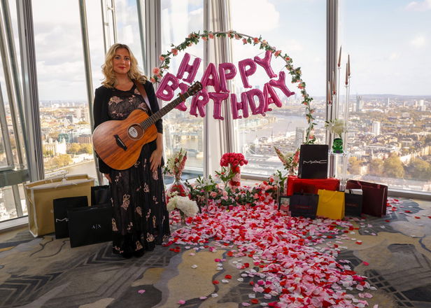 Florence Smith - Singer Guitarists from London