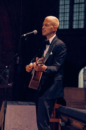 Sonny Ray - Singer Guitarists from London
