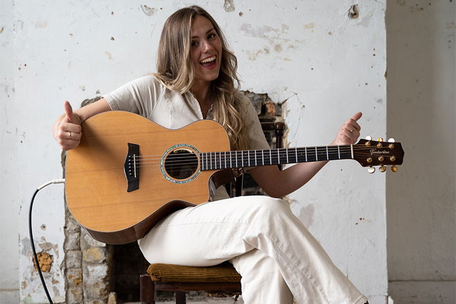 Cydney Smith - Acoustic Singer Guitarists from Bristol