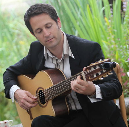 Tom Clarke - Singer Guitarists from West Sussex