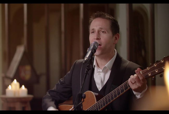 Tom Clarke - Acoustic Singer Guitarists from West Sussex