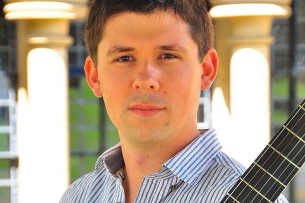 Tom Logan - Classical Guitarists from Hampshire