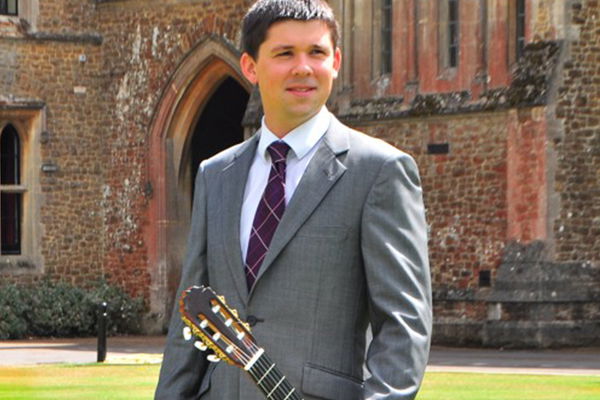 Tom Logan - Classical Guitarists from Hampshire