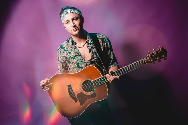 Tom Wadd - Singer Guitarists from Oxfordshire