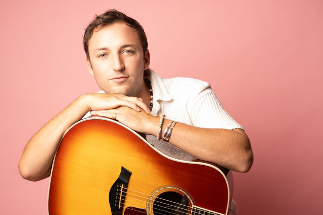 Tom Wadd - Singer Guitarists from Oxfordshire