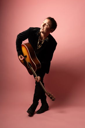 Tom Wadd - Acoustic Singer Guitarists from Oxfordshire