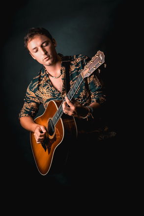 Tom Wadd - Singer Guitarists from Oxfordshire