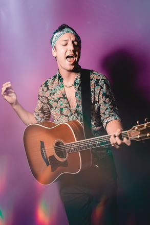 Tom Wadd - Singer Guitarists from Oxfordshire