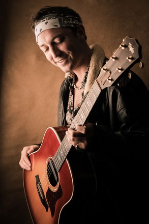 Tom Wadd - Singer Guitarists from Oxfordshire