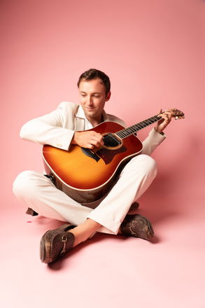 Tom Wadd - Singer Guitarists from Oxfordshire