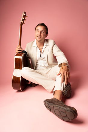 Tom Wadd - Singer Guitarists from Oxfordshire
