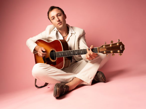 Tom Wadd - Acoustic Singer Guitarists from Oxfordshire