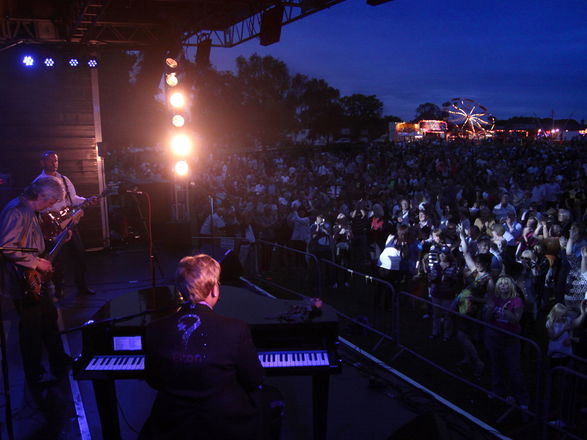 Totally Elton - Tribute Bands from Buckinghamshire