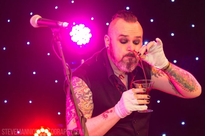 Mr Bones Sideshow - Circus Acts from Hertfordshire