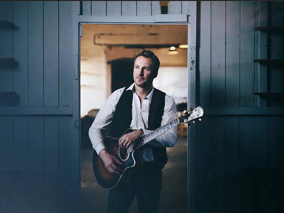 Owen H - Acoustic Singer Guitarists from Staffordshire